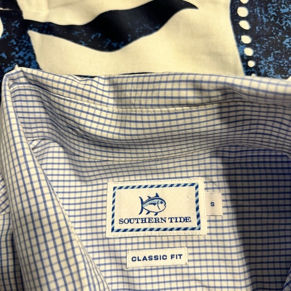 Southern Tide Button down - Picture 3 of 3